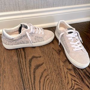 Brand New Vintage Havana Sneakers 6.5 Gray Fur with Stars